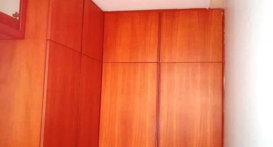 For rent 4 bedrooms townhouse in Watthana, Bangkok