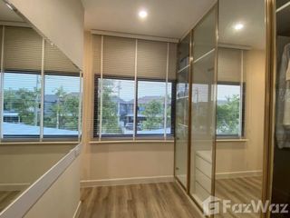For rent 2 bedrooms townhouse in Saphan Sung, Bangkok