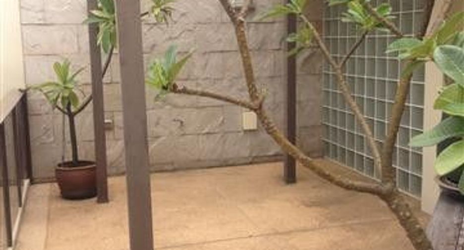 For rent 3 bedrooms condo in Yan Nawa, Bangkok