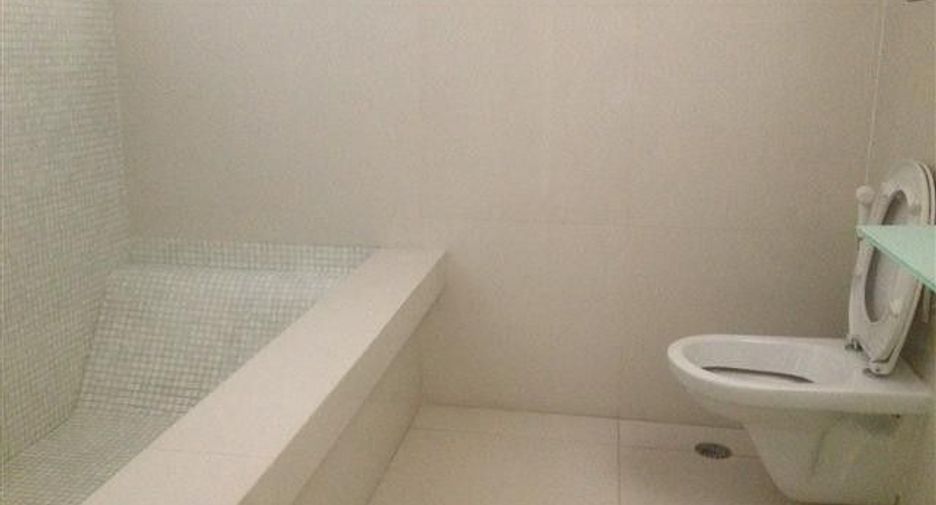 For rent 3 bedrooms condo in Yan Nawa, Bangkok