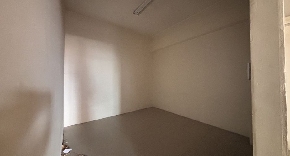 For rent retail Space in Bang Na, Bangkok