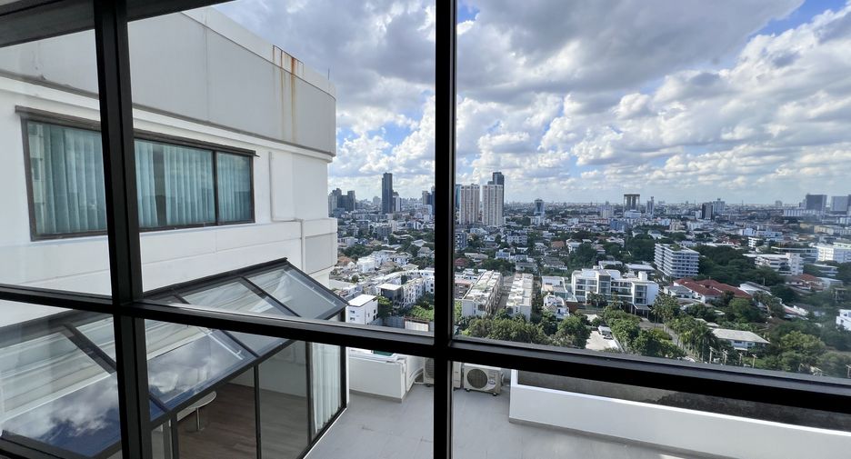 À louer 3 chambres condo à Watthana, Bangkok