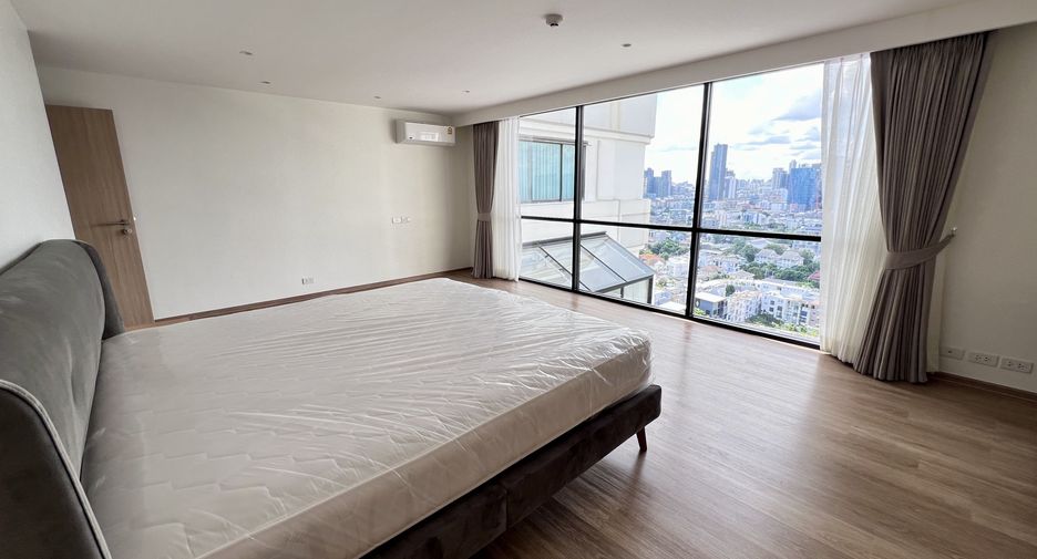 À louer 3 chambres condo à Watthana, Bangkok