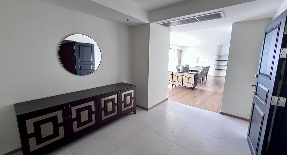 À louer 3 chambres condo à Watthana, Bangkok