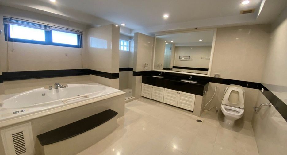 For rent 6 bedrooms condo in Watthana, Bangkok