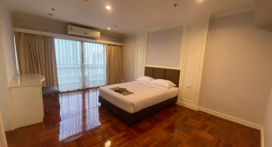 For rent 6 bedrooms condo in Watthana, Bangkok