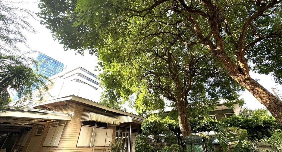 For rent 3 bedrooms house in Watthana, Bangkok