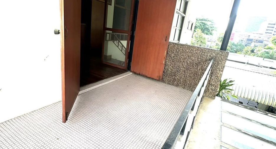 For rent 3 bedrooms house in Watthana, Bangkok