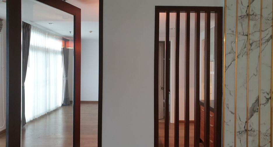 For rent 4 bedrooms condo in Watthana, Bangkok