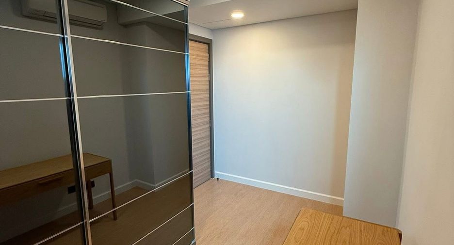 For rent 2 bedrooms condo in Bang Rak, Bangkok