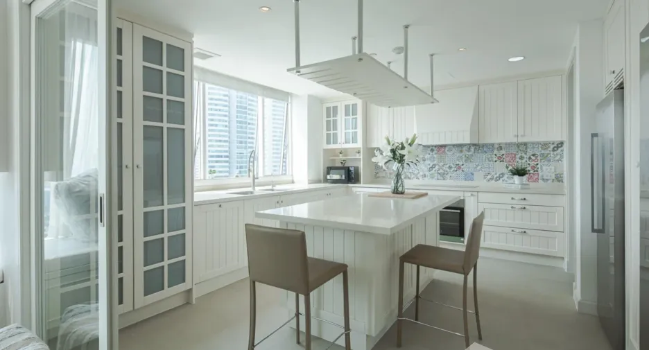 For rent 4 bedrooms condo in Khlong Toei, Bangkok