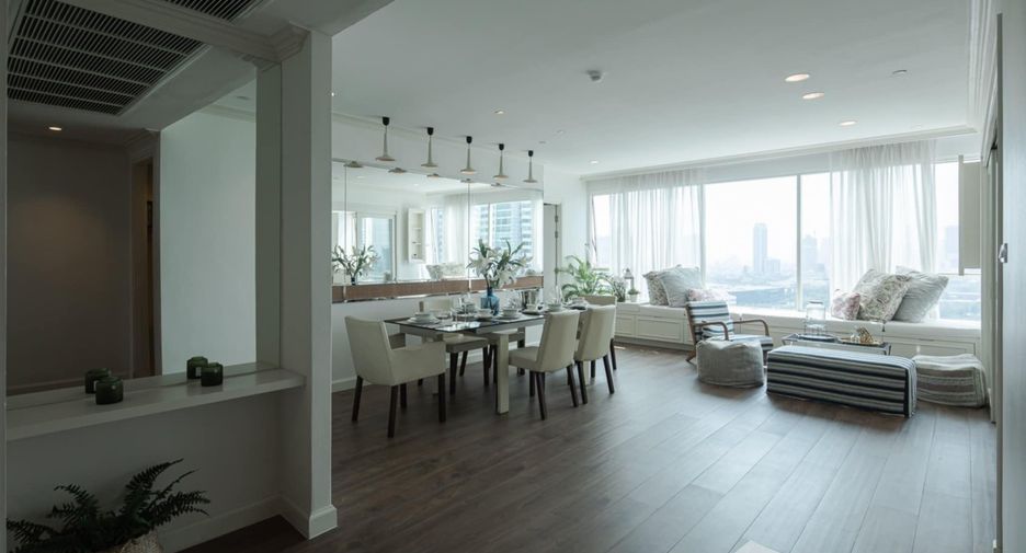 For rent 4 bedrooms condo in Khlong Toei, Bangkok