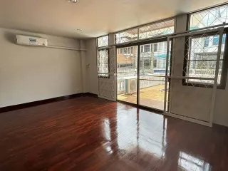 For rent 4 bedrooms townhouse in Yan Nawa, Bangkok