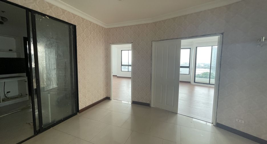 For rent 3 bedrooms condo in Bang Kho Laem, Bangkok