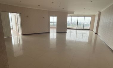 For rent 3 bedrooms condo in Bang Kho Laem, Bangkok