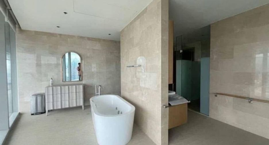 For rent 4 bedrooms condo in Pathum Wan, Bangkok