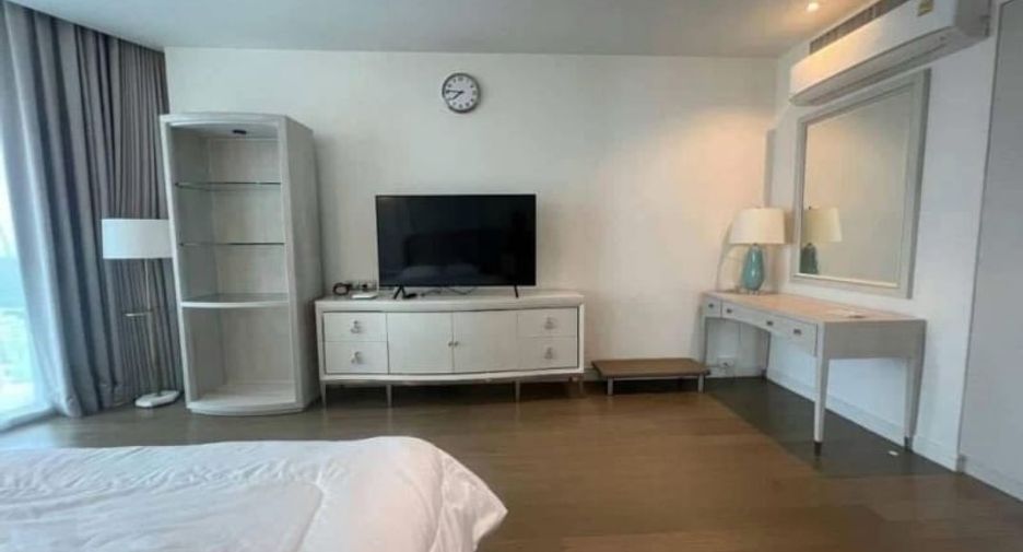 For rent 4 bedrooms condo in Pathum Wan, Bangkok