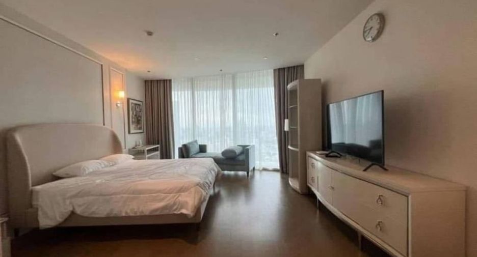 For rent 4 bedrooms condo in Pathum Wan, Bangkok