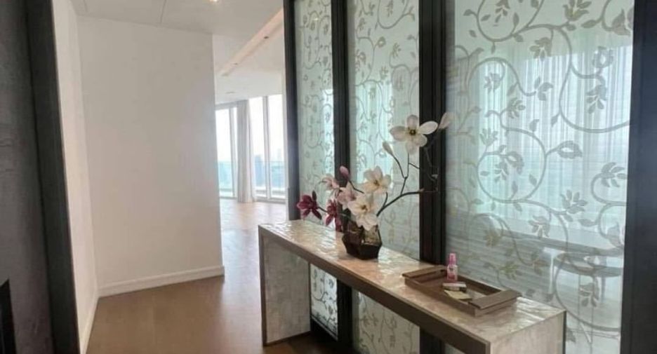 For rent 4 bedrooms condo in Pathum Wan, Bangkok