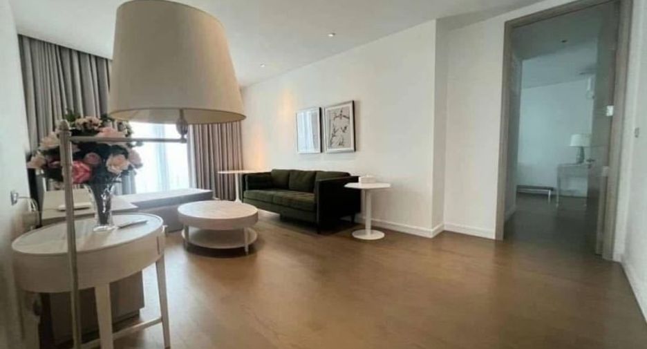 For rent 4 bedrooms condo in Pathum Wan, Bangkok