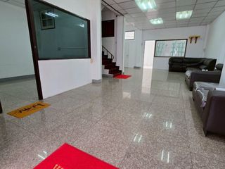 For rent 3 bedrooms townhouse in Yan Nawa, Bangkok