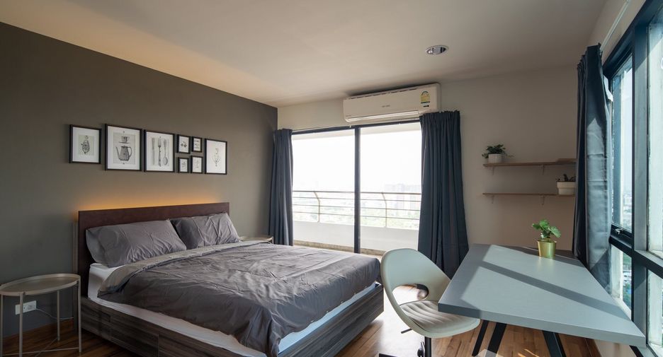 For rent 2 bedrooms condo in Chatuchak, Bangkok