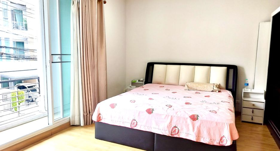 For rent 4 ベッドルーム townhouse in Chatuchak, Bangkok
