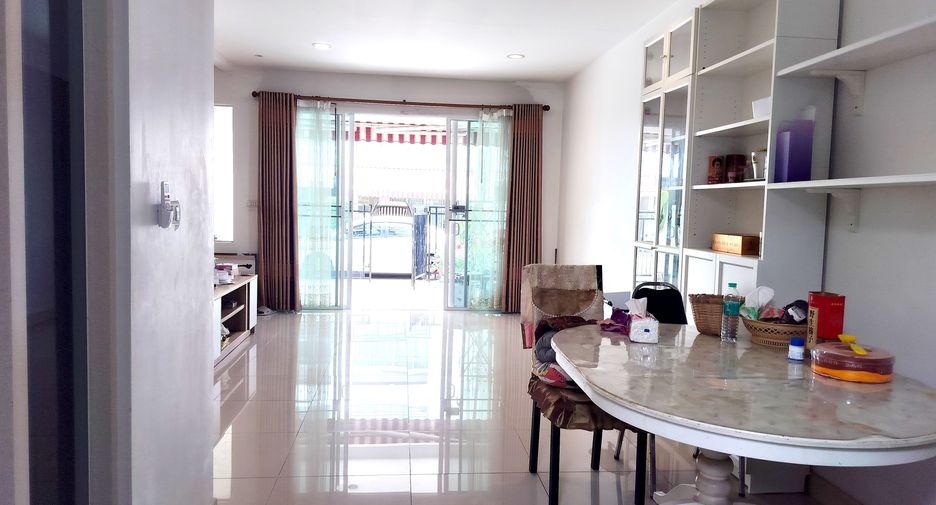 For rent 4 ベッドルーム townhouse in Chatuchak, Bangkok