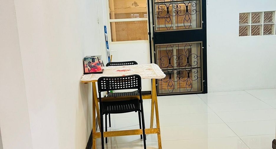 Reihenhaus zur Miete mit 4 Zimmer in Wang Thonglang, Bangkok