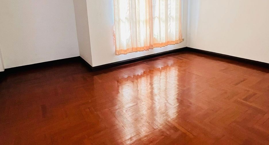 Reihenhaus zur Miete mit 4 Zimmer in Wang Thonglang, Bangkok