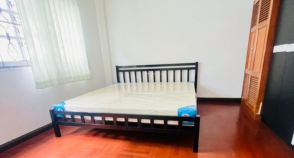 Reihenhaus zur Miete mit 4 Zimmer in Wang Thonglang, Bangkok