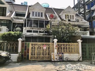 ให้เช่า 5 ห้องนอน ทาวน์เฮ้าส์ ใน คลองเตย, กรุงเทพฯ