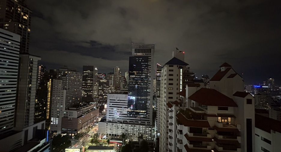 For rent 2 bedrooms condo in Watthana, Bangkok