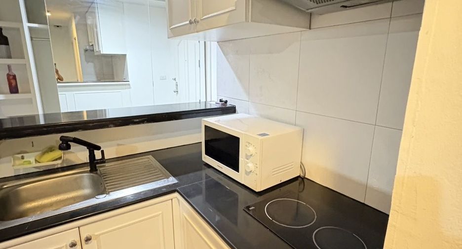 For rent 2 bedrooms condo in Watthana, Bangkok