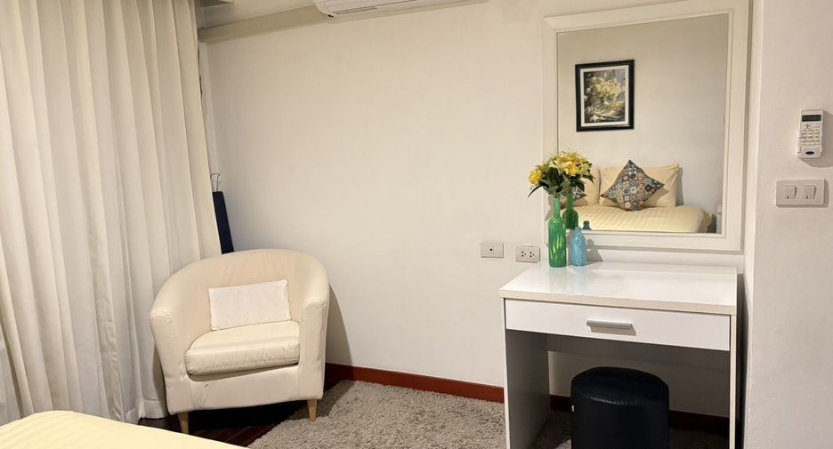 For rent 2 bedrooms condo in Watthana, Bangkok