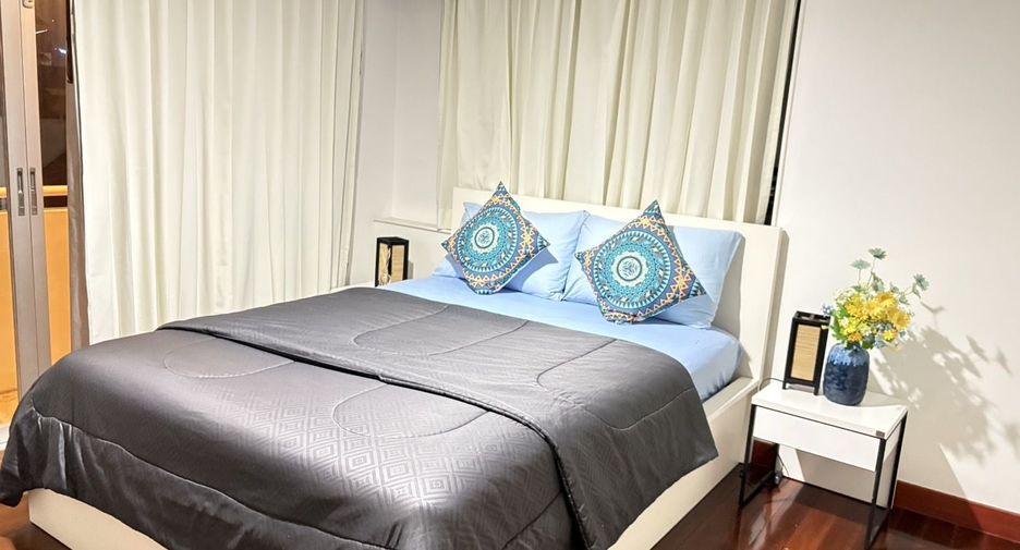 For rent 2 bedrooms condo in Watthana, Bangkok