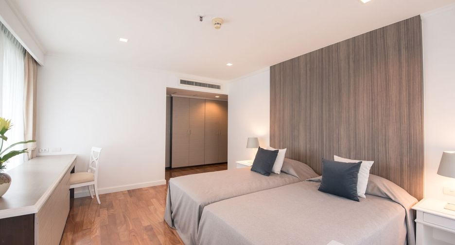 For rent 4 bedrooms apartment in Khlong Toei, Bangkok