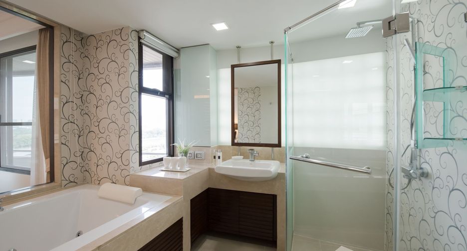 For rent 4 bedrooms apartment in Khlong Toei, Bangkok