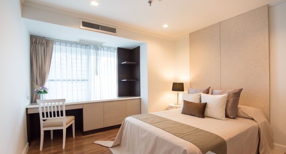 For rent 4 bedrooms apartment in Khlong Toei, Bangkok