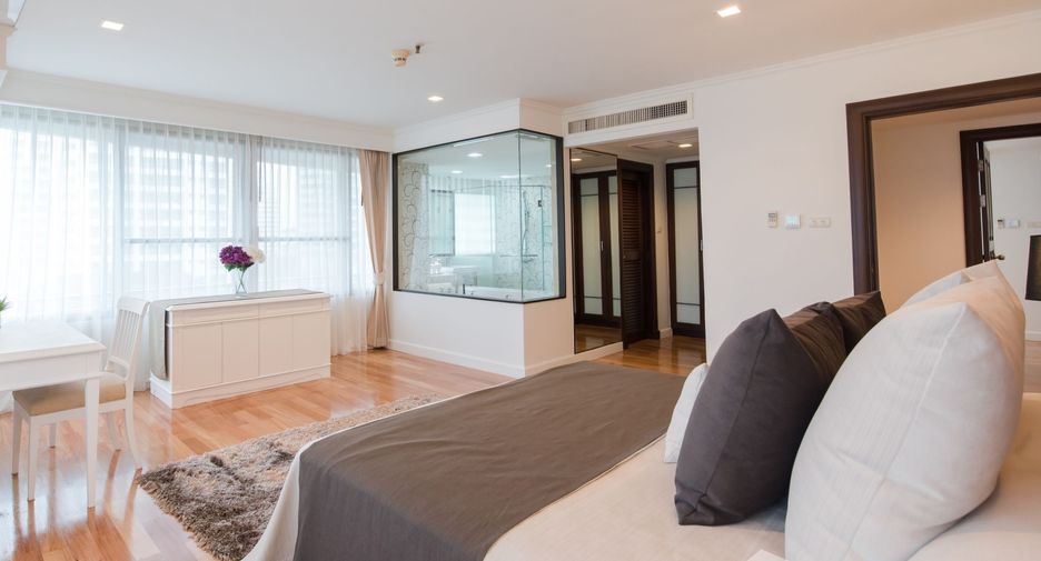 For rent 4 bedrooms apartment in Khlong Toei, Bangkok