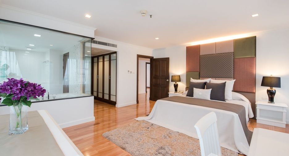 For rent 4 bedrooms apartment in Khlong Toei, Bangkok