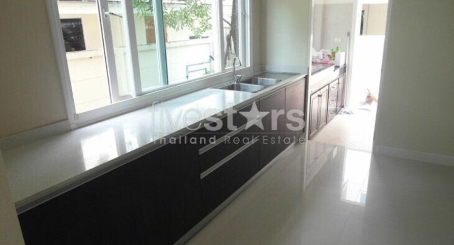 For rent 3 bedrooms house in Prawet, Bangkok