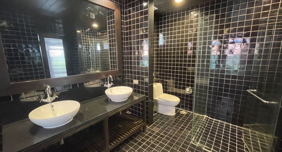 For rent 3 bedrooms house in Khlong Toei, Bangkok