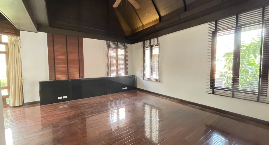For rent 3 bedrooms house in Khlong Toei, Bangkok