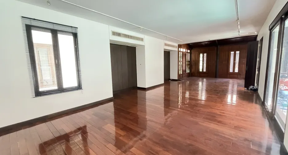 For rent 3 bedrooms house in Khlong Toei, Bangkok