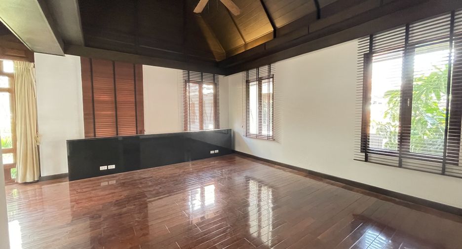 For rent 3 bedrooms house in Khlong Toei, Bangkok