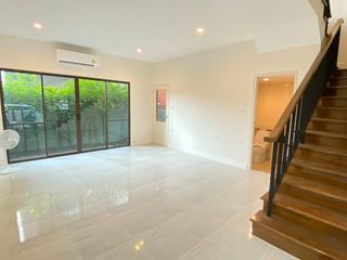 For rent 3 bedrooms townhouse in Bang Na, Bangkok