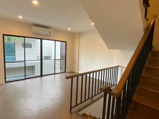 For rent 3 bedrooms townhouse in Bang Na, Bangkok