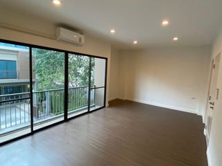 For rent 3 bedrooms townhouse in Bang Na, Bangkok