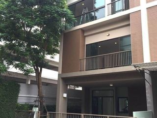 For rent 3 bedrooms townhouse in Bang Na, Bangkok